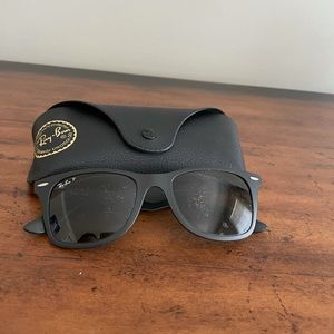 Black Men’s Ray-Ban Sunglasses